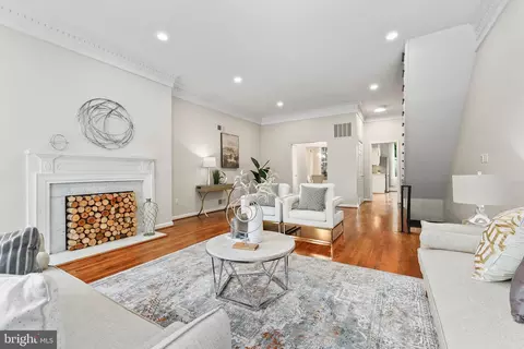 525 7th St SE, Washington, DC 20003 photo 3