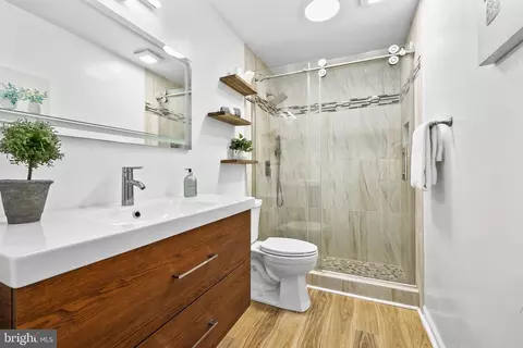 525 7th St SE, Washington, DC 20003 photo 27