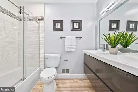 525 7th St SE, Washington, DC 20003 photo 21