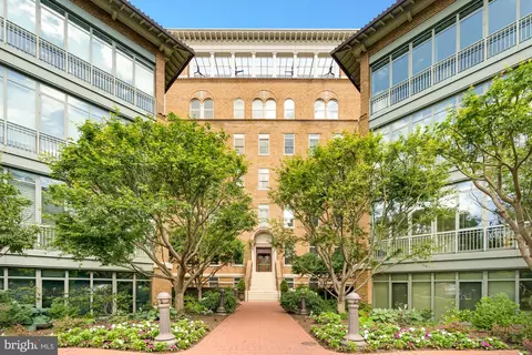 2425 L St NW #528, Washington, DC 20037