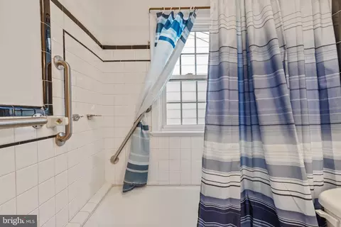 Bath - 16 3rd St NE, Washington, DC 20002 photo 3 of 4