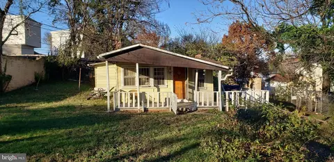 4502 Brooks St NE, Washington, DC 20019