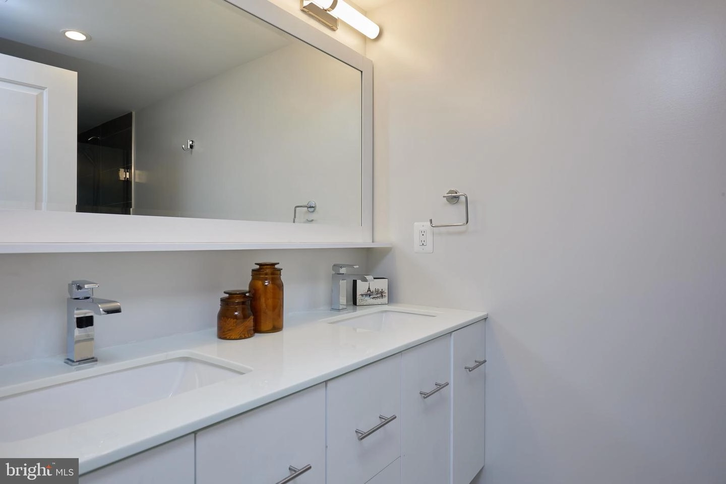 Bath - 32 Todd Pl NE #1, Washington, DC 20002 photo 4 of 4
