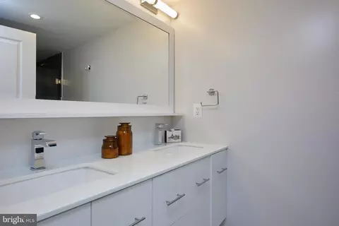 Bath - 32 Todd Pl NE #1, Washington, DC 20002 photo 4 of 4