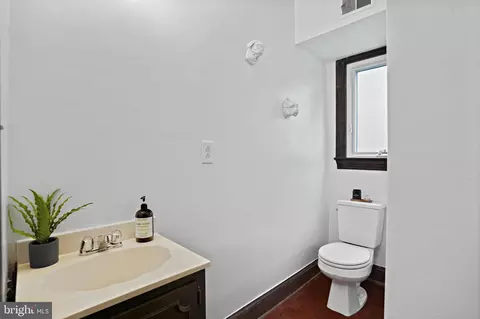 516 9th St SE, Washington, DC 20003 photo 9