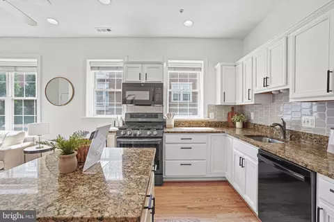 1 18th St SE #303, Washington, DC 20003 photo 7