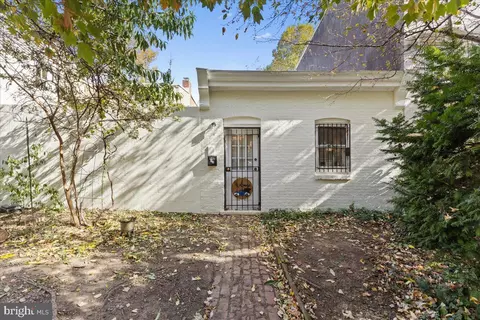 Exterior - 333 7th St NE, Washington, DC 20002 photo 4 of 4