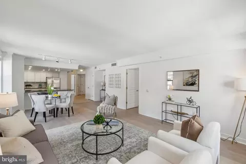Living - 616 E Nw NW #514, Washington, DC 20004 photo 3 of 5