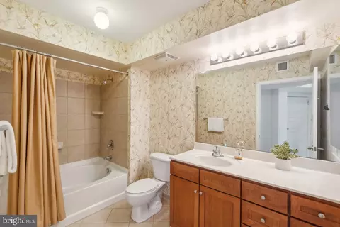Bath - 616 E Nw NW #514, Washington, DC 20004 photo 2 of 2