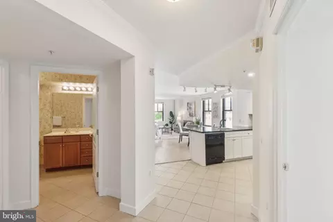 Entry Way - 616 E Nw NW #514, Washington, DC 20004 photo 1 of 3