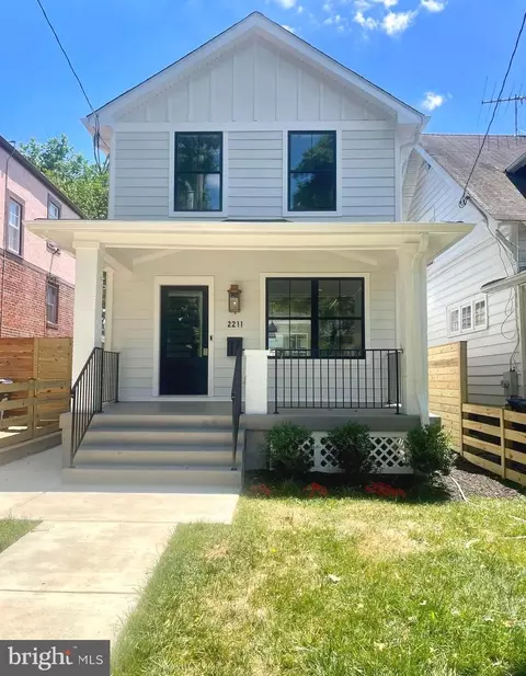 2211 Lawrence NE, Washington, DC 20018