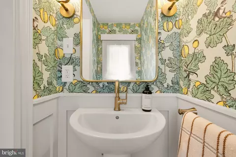 Bath - 3536 Appleton St NW, Washington, DC 20008 photo 1 of 7