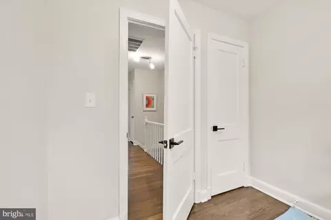 Entry Way - 1925 S Se SE, Washington, DC 20020 photo 2 of 2
