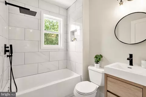 Bath - 1925 S Se SE, Washington, DC 20020 photo 1 of 2