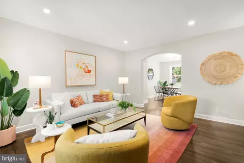 Living - 1925 S Se SE, Washington, DC 20020 photo 1 of 4