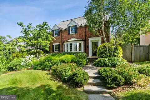 4910 Sedgwick St NW, Washington, DC 20016