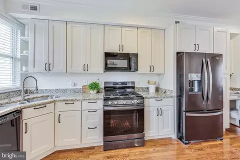 24 16th St SE, Washington, DC 20003 photo 6