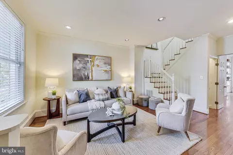 24 16th St SE, Washington, DC 20003 photo 2