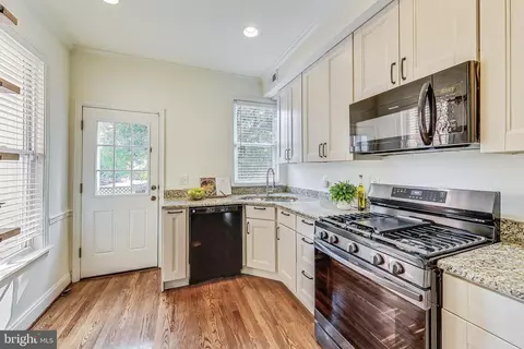 24 16th St SE, Washington, DC 20003 photo 8
