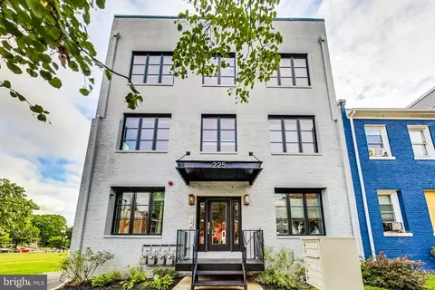 225 20th St NE #1, Washington, DC 20002