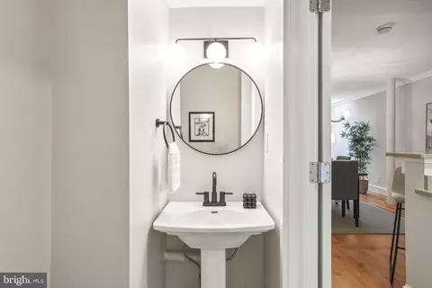 708 5th St SE, Washington, DC 20003 photo 8