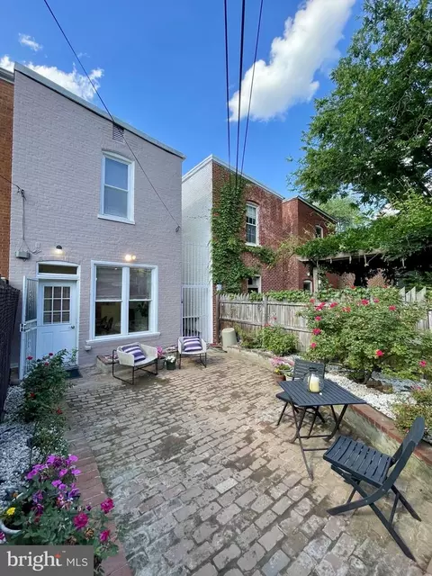 Exterior - 821 C St SE, Washington, DC 20003 photo 5 of 6