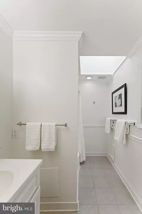 Bath - 821 C St SE, Washington, DC 20003 photo 2 of 6