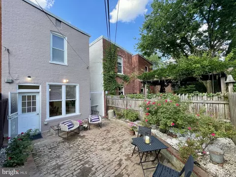 Exterior - 821 C St SE, Washington, DC 20003 photo 3 of 6