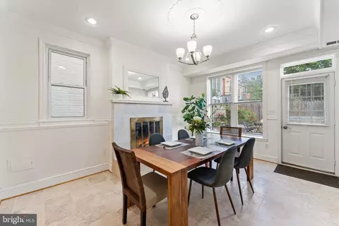 Dining - 821 C St SE, Washington, DC 20003 photo 3 of 6