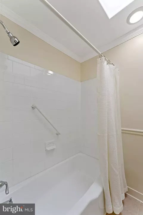 Bath - 821 C St SE, Washington, DC 20003 photo 3 of 6