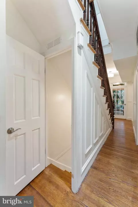 Entry Way - 821 C St SE, Washington, DC 20003 photo 6 of 7