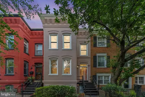 Exterior - 821 C St SE, Washington, DC 20003 photo 6 of 6