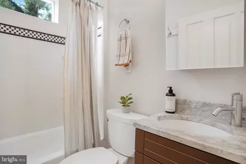 227 C St NE, Washington, DC 20002 photo 18