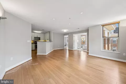 Living - 915 E Street St NW #1215, Washington, DC 20004 photo 4 of 4