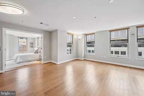 Living - 915 E Street St NW #1215, Washington, DC 20004 photo 3 of 4