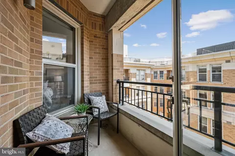 Exterior - 915 E Street St NW #1215, Washington, DC 20004 photo 1 of 6