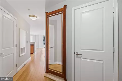 Entry Way - 915 E Street St NW #1215, Washington, DC 20004 photo 2 of 4