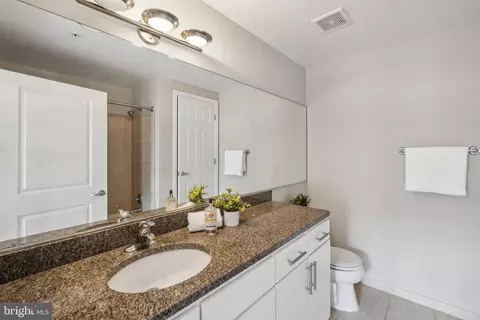 Bath - 915 E Street St NW #1215, Washington, DC 20004 photo 1 of 2