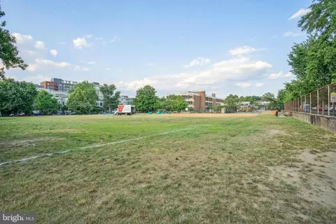 608 G St NE, Washington, DC 20002 photo 42