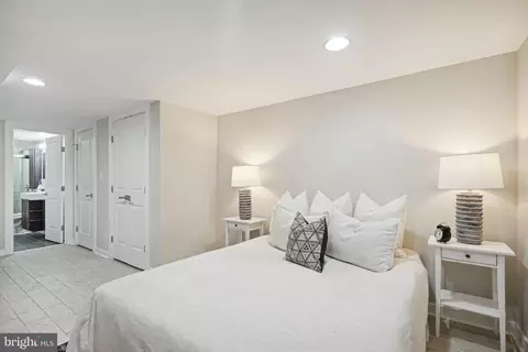 608 G St NE, Washington, DC 20002 photo 28