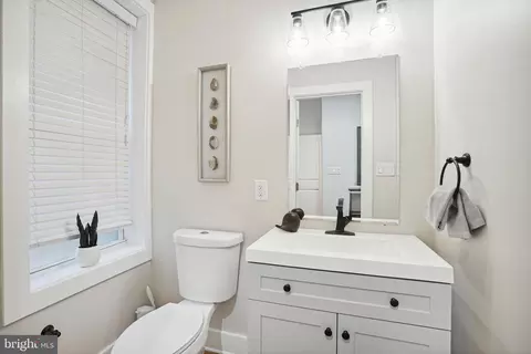 608 G St NE, Washington, DC 20002 photo 12