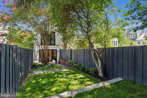Exterior - 2716 O St NW, Washington, DC 20007 photo 4 of 5