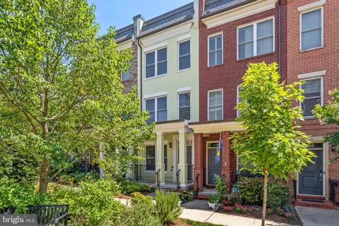 610 Regent Pl NE, Washington, DC 20017