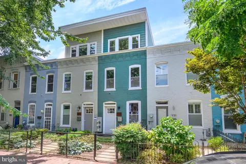 928 9th St NE #2, Washington, DC 20002