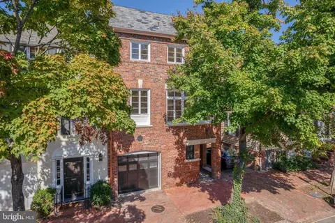 2817 Dumbarton St NW, Washington, DC 20007