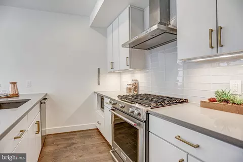 2337 Champlain St NW #106, Washington, DC 20009 photo 9