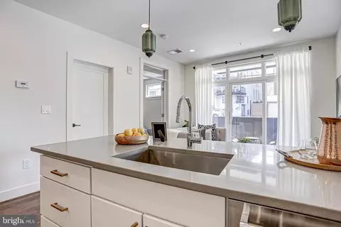 2337 Champlain St NW #106, Washington, DC 20009 photo 10