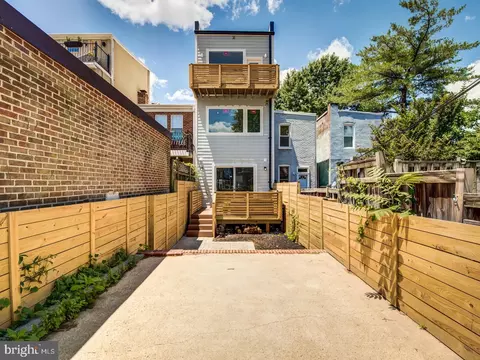 Exterior - 631 12th St NE, Washington, DC 20002 photo 5 of 10