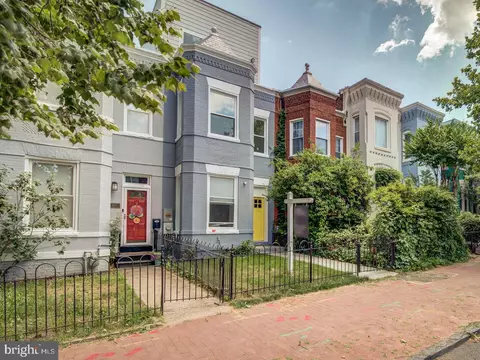 Exterior - 631 12th St NE, Washington, DC 20002 photo 2 of 10