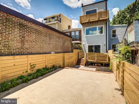 Exterior - 631 12th St NE, Washington, DC 20002 photo 4 of 10
